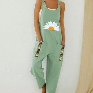Adorable and fun boho overalls! Thin and comfortable. Size small